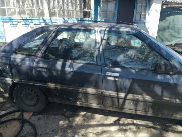 Синий Рено 21, объемом двигателя 1 л и пробегом 200 тыс. км за 850 $, фото 1 на Automoto.ua