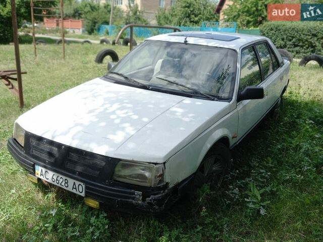 Белый Рено 25, объемом двигателя 2 л и пробегом 250 тыс. км за 1000 $, фото 1 на Automoto.ua