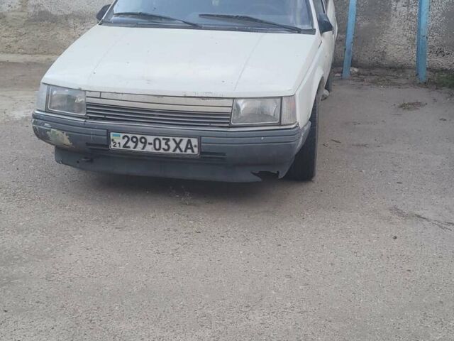 Белый Рено 25, объемом двигателя 2 л и пробегом 300 тыс. км за 700 $, фото 1 на Automoto.ua