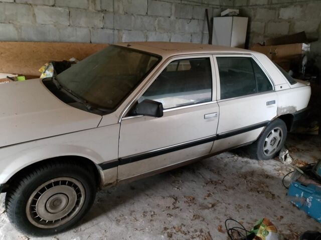 Білий Рено 25, об'ємом двигуна 2 л та пробігом 300 тис. км за 827 $, фото 1 на Automoto.ua