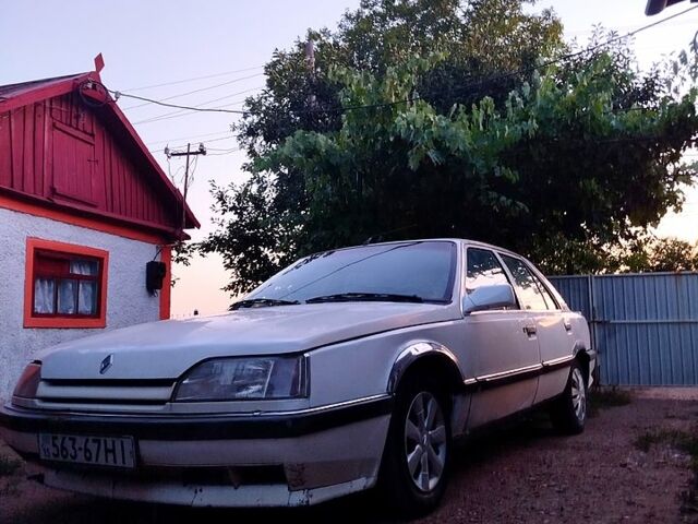 Белый Рено 25, объемом двигателя 2.2 л и пробегом 450 тыс. км за 710 $, фото 1 на Automoto.ua