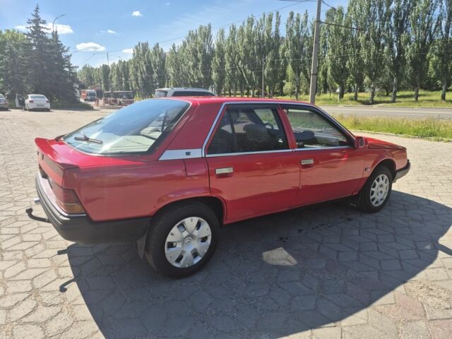 Красный Рено 25, объемом двигателя 2 л и пробегом 320 тыс. км за 750 $, фото 1 на Automoto.ua