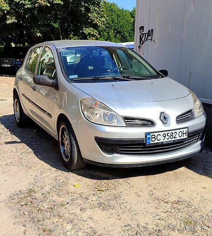 Серый Рено 3, объемом двигателя 1.5 л и пробегом 177 тыс. км за 5950 $, фото 1 на Automoto.ua