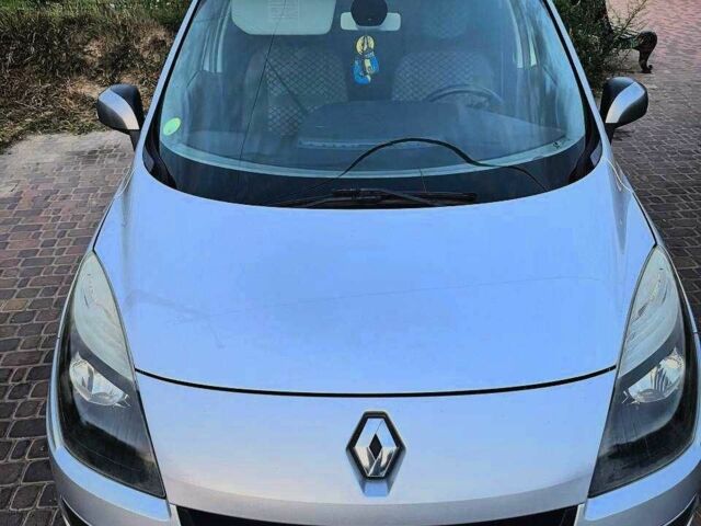 Серый Рено 30, объемом двигателя 1.6 л и пробегом 3 тыс. км за 7399 $, фото 1 на Automoto.ua