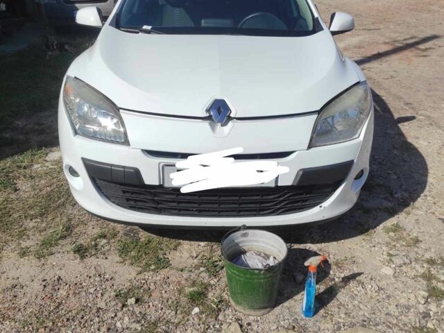 Белый Рено 4, объемом двигателя 1.6 л и пробегом 250 тыс. км за 6500 $, фото 1 на Automoto.ua