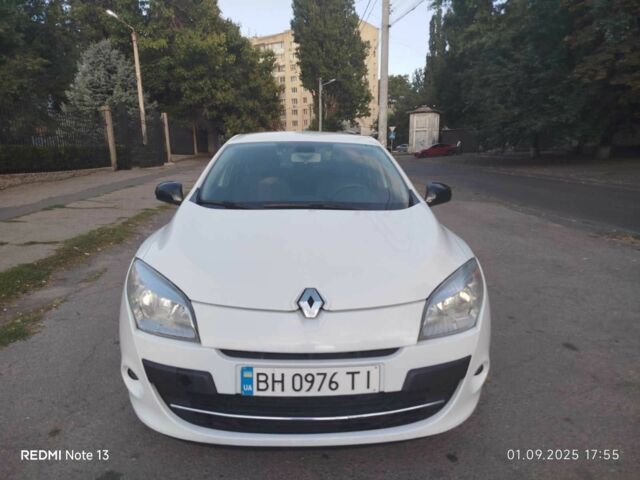 Рено 4 2011 у Одесі на Automoto.ua Білий Рено 4, об'ємом двигуна 1.5 л та пробігом 278 тис. км за 5500 $, фото 1 на Automoto.ua