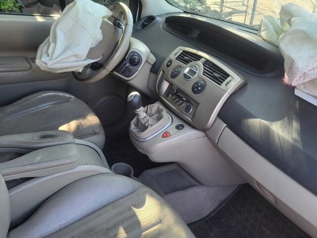 Белый Рено 4, объемом двигателя 2 л и пробегом 320 тыс. км за 1900 $, фото 1 на Automoto.ua