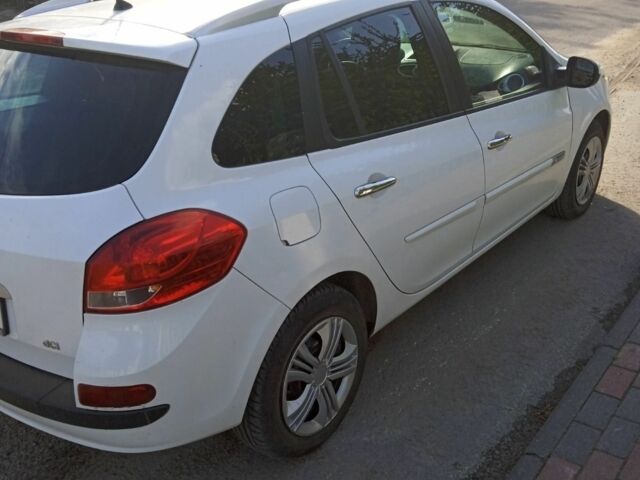Белый Рено 4, объемом двигателя 2 л и пробегом 280 тыс. км за 5000 $, фото 1 на Automoto.ua