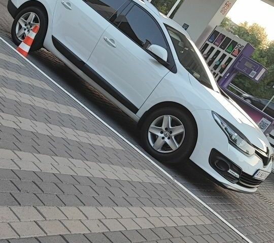 Белый Рено 4, объемом двигателя 0 л и пробегом 211 тыс. км за 9800 $, фото 1 на Automoto.ua