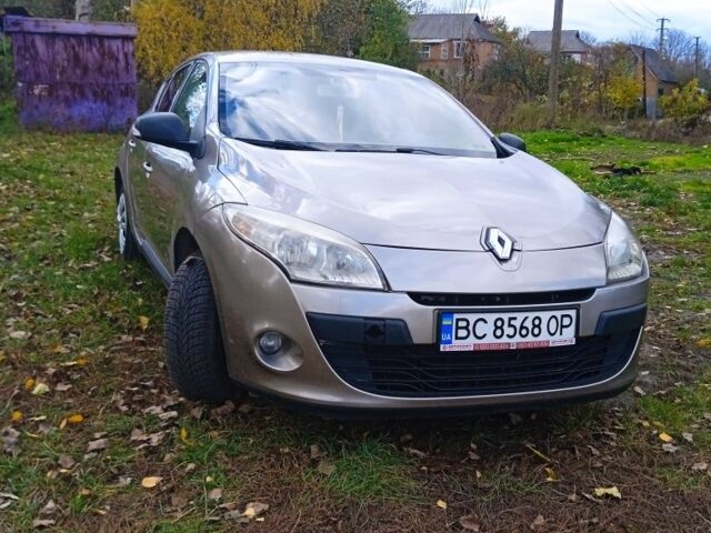 Рено 4 2009 в Немирове на Automoto.ua Бежевый Рено 4, объемом двигателя 1.6 л и пробегом 170 тыс. км за 5200 $, фото 1 на Automoto.ua