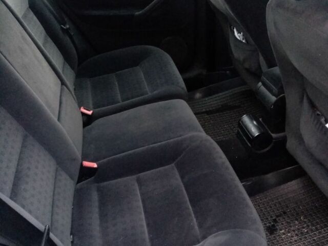 Черный Рено 4, объемом двигателя 1.6 л и пробегом 295 тыс. км за 3900 $, фото 1 на Automoto.ua