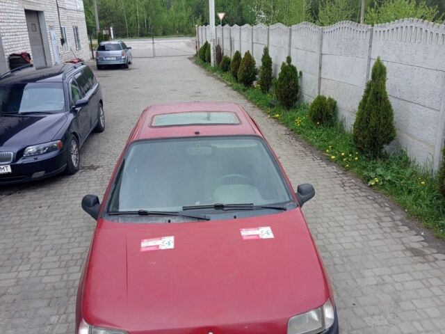 Красный Рено 4, объемом двигателя 1.2 л и пробегом 100 тыс. км за 700 $, фото 1 на Automoto.ua