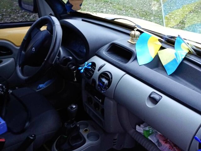 Жовтий Рено 4, об'ємом двигуна 1.5 л та пробігом 334 тис. км за 2000 $, фото 1 на Automoto.ua