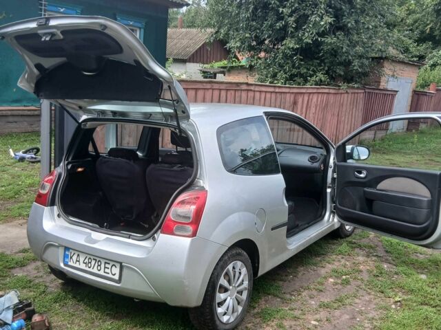 Сірий Рено 4, об'ємом двигуна 1.1 л та пробігом 190 тис. км за 2807 $, фото 1 на Automoto.ua