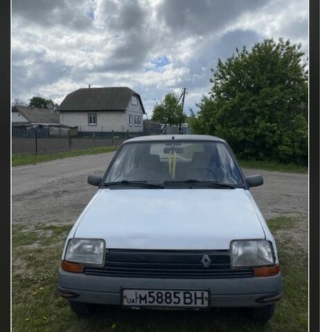 Білий Рено 5, об'ємом двигуна 1.8 л та пробігом 105 тис. км за 565 $, фото 1 на Automoto.ua