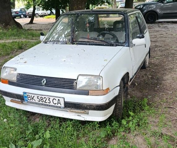 Белый Рено 5, объемом двигателя 1.1 л и пробегом 1000 тыс. км за 335 $, фото 1 на Automoto.ua