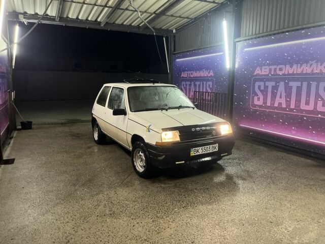 Белый Рено 5, объемом двигателя 1.1 л и пробегом 200 тыс. км за 649 $, фото 1 на Automoto.ua