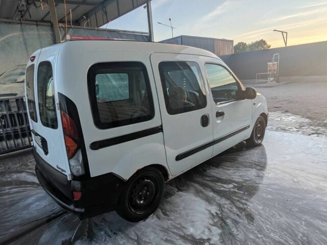 Белый Рено 5, объемом двигателя 0 л и пробегом 326 тыс. км за 2150 $, фото 1 на Automoto.ua