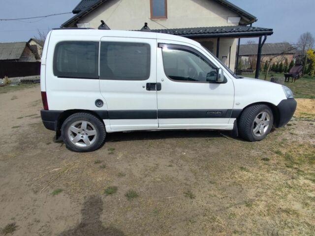 Білий Рено 5, об'ємом двигуна 1.9 л та пробігом 214 тис. км за 2500 $, фото 1 на Automoto.ua