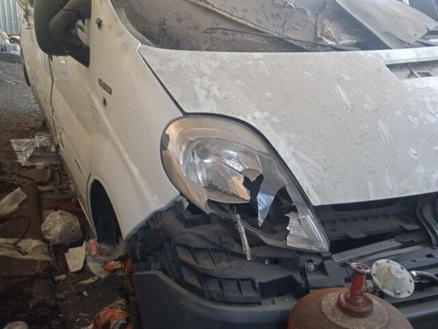 Білий Рено 5, об'ємом двигуна 2 л та пробігом 170 тис. км за 4500 $, фото 1 на Automoto.ua