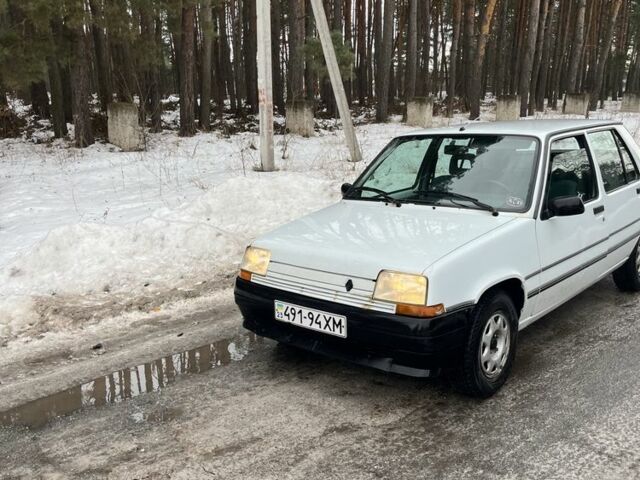Белый Рено 5, объемом двигателя 0 л и пробегом 150 тыс. км за 850 $, фото 1 на Automoto.ua