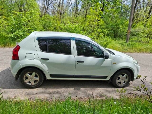 Белый Рено 5, объемом двигателя 0 л и пробегом 156 тыс. км за 5013 $, фото 1 на Automoto.ua