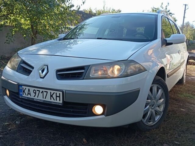 Белый Рено 5, объемом двигателя 1.5 л и пробегом 120 тыс. км за 6064 $, фото 1 на Automoto.ua