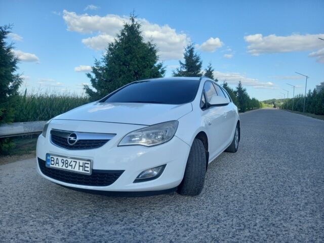Білий Рено 5, об'ємом двигуна 1.2 л та пробігом 212 тис. км за 7000 $, фото 1 на Automoto.ua