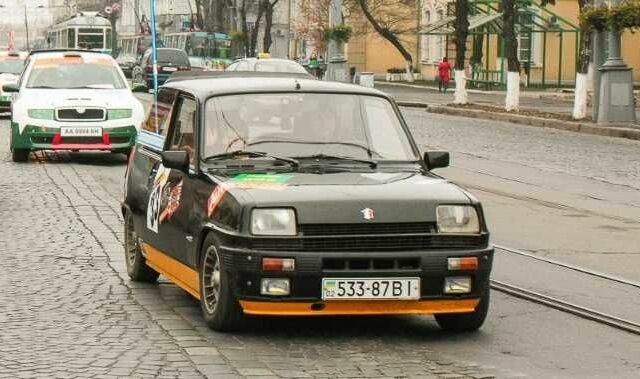 Черный Рено 5, объемом двигателя 1.4 л и пробегом 1 тыс. км за 3000 $, фото 1 на Automoto.ua