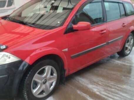 Красный Рено 5, объемом двигателя 1.6 л и пробегом 1000 тыс. км за 3256 $, фото 1 на Automoto.ua