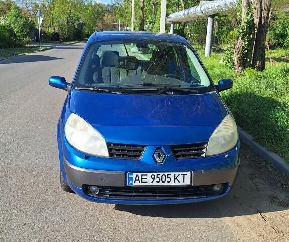 Синий Рено 5, объемом двигателя 2 л и пробегом 165 тыс. км за 4200 $, фото 1 на Automoto.ua