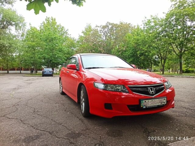 Красный Рено 8, объемом двигателя 2 л и пробегом 300 тыс. км за 5999 $, фото 1 на Automoto.ua