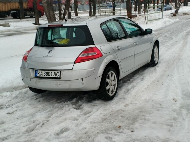 Серый Рено 8, объемом двигателя 2 л и пробегом 140 тыс. км за 3700 $, фото 1 на Automoto.ua