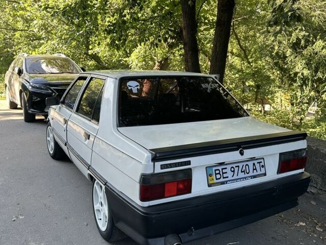 Білий Рено 9, об'ємом двигуна 0 л та пробігом 2 тис. км за 1500 $, фото 1 на Automoto.ua