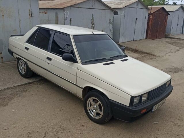 Білий Рено 9, об'ємом двигуна 1.4 л та пробігом 205 тис. км за 2200 $, фото 1 на Automoto.ua