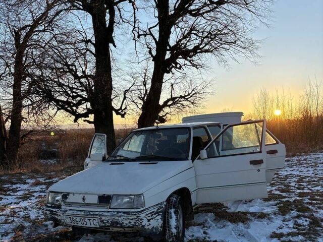 Белый Рено 9, объемом двигателя 1.7 л и пробегом 75 тыс. км за 800 $, фото 1 на Automoto.ua
