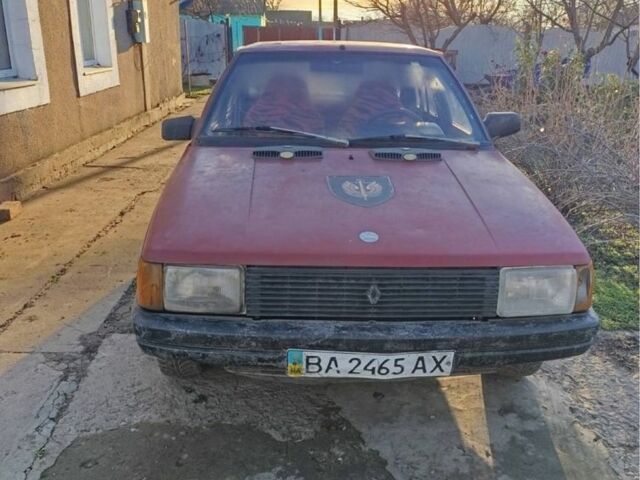 Красный Рено 9, объемом двигателя 1.1 л и пробегом 1000 тыс. км за 521 $, фото 1 на Automoto.ua