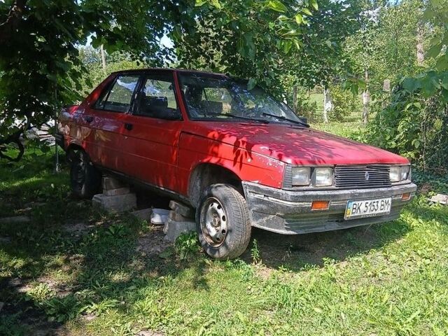 Червоний Рено 9, об'ємом двигуна 1.6 л та пробігом 500 тис. км за 400 $, фото 1 на Automoto.ua