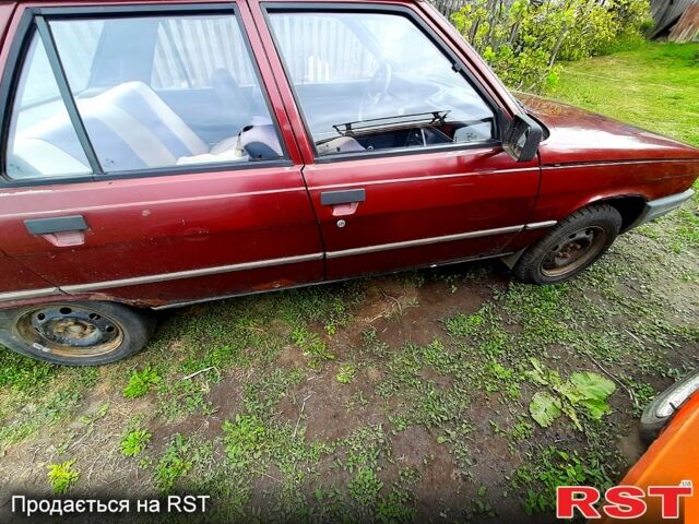 Красный Рено 9, объемом двигателя 1.5 л и пробегом 179 тыс. км за 500 $, фото 1 на Automoto.ua