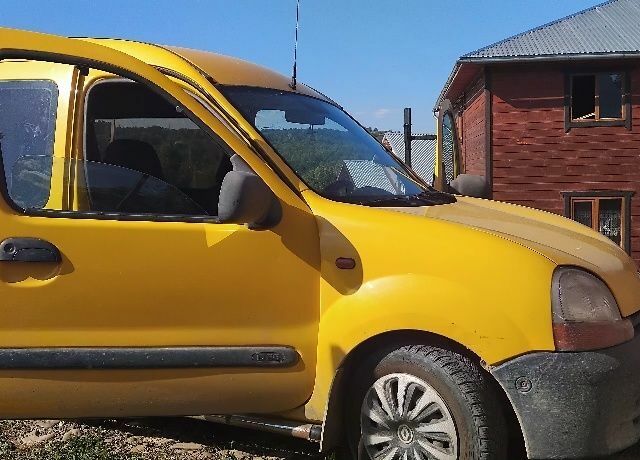 Желтый Рено 9, объемом двигателя 0 л и пробегом 2 тыс. км за 2095 $, фото 1 на Automoto.ua