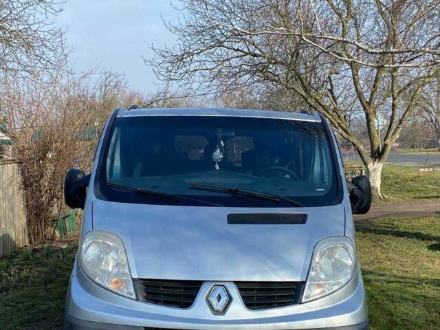 Сірий Рено 9, об'ємом двигуна 2 л та пробігом 300 тис. км за 13000 $, фото 1 на Automoto.ua