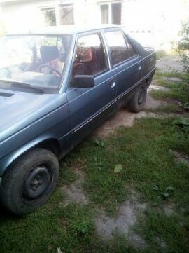 Синій Рено 9, об'ємом двигуна 1.3 л та пробігом 250 тис. км за 700 $, фото 1 на Automoto.ua