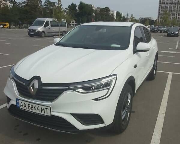 Белый Рено Arkana, объемом двигателя 1.6 л и пробегом 92 тыс. км за 15400 $, фото 1 на Automoto.ua