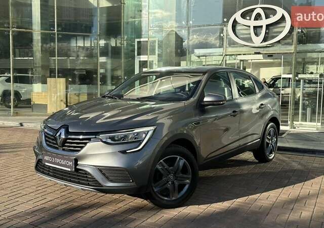 Серый Рено Arkana, объемом двигателя 1.6 л и пробегом 55 тыс. км за 19797 $, фото 1 на Automoto.ua
