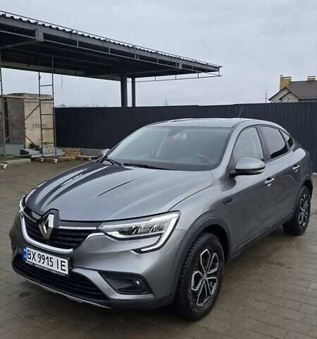 Серый Рено Arkana, объемом двигателя 1.6 л и пробегом 64 тыс. км за 17500 $, фото 1 на Automoto.ua