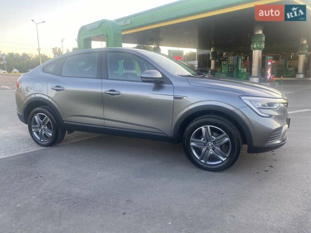 Серый Рено Arkana, объемом двигателя 1.6 л и пробегом 70 тыс. км за 16500 $, фото 1 на Automoto.ua