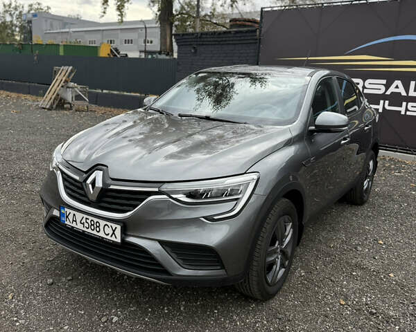 Серый Рено Arkana, объемом двигателя 1.6 л и пробегом 46 тыс. км за 16300 $, фото 1 на Automoto.ua