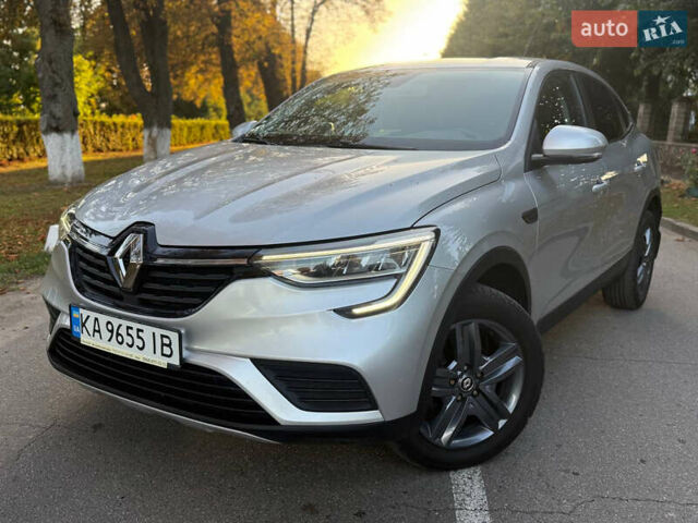 Серый Рено Arkana, объемом двигателя 1.6 л и пробегом 105 тыс. км за 16500 $, фото 1 на Automoto.ua