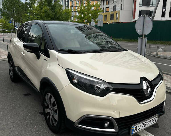 Бежевый Рено Каптур, объемом двигателя 1.2 л и пробегом 101 тыс. км за 10900 $, фото 1 на Automoto.ua