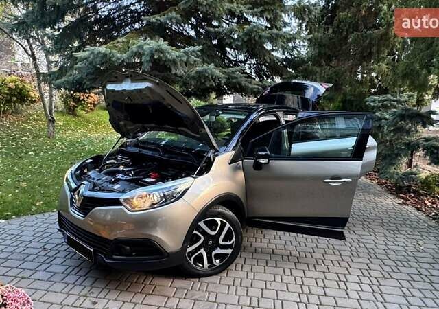 Рено Каптур 2016 в Львове на Automoto.ua Серый Рено Каптур, объемом двигателя 1.2 л и пробегом 80 тыс. км за 10700 $, фото 1 на Automoto.ua